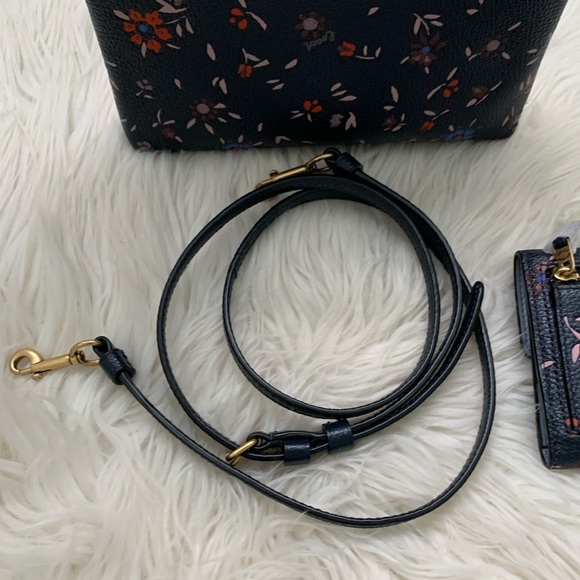 🎊Hp!2x🎊Coach Kitt Crossbody Flower Print w/ Wallet. - Picture 6 of 17